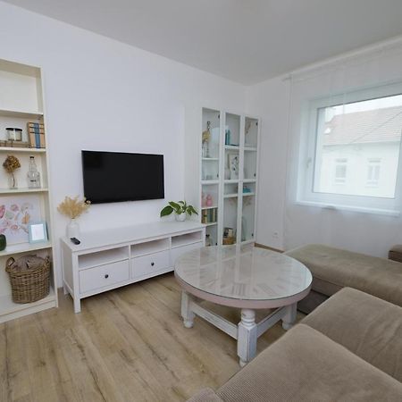 Central Apartment - Folk District Bratislava Bagian luar foto