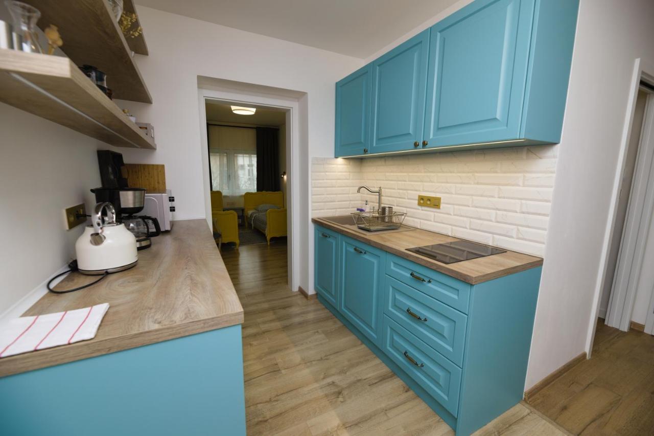 Central Apartment - Folk District Bratislava Bagian luar foto