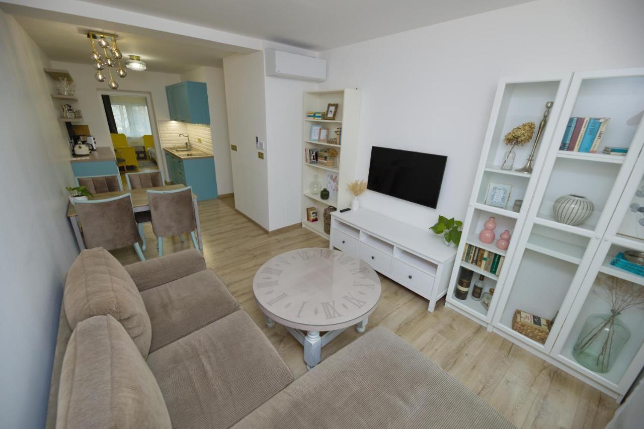 Central Apartment - Folk District Bratislava Bagian luar foto