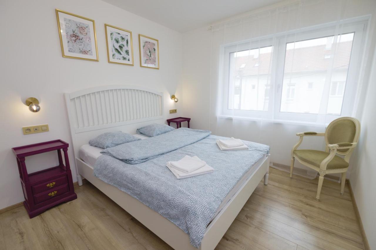 Central Apartment - Folk District Bratislava Bagian luar foto