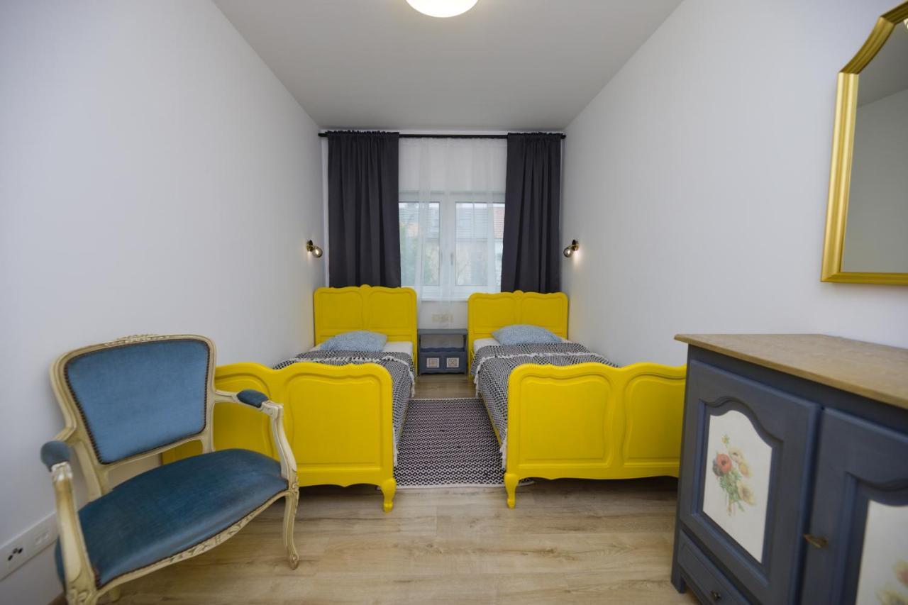 Central Apartment - Folk District Bratislava Bagian luar foto
