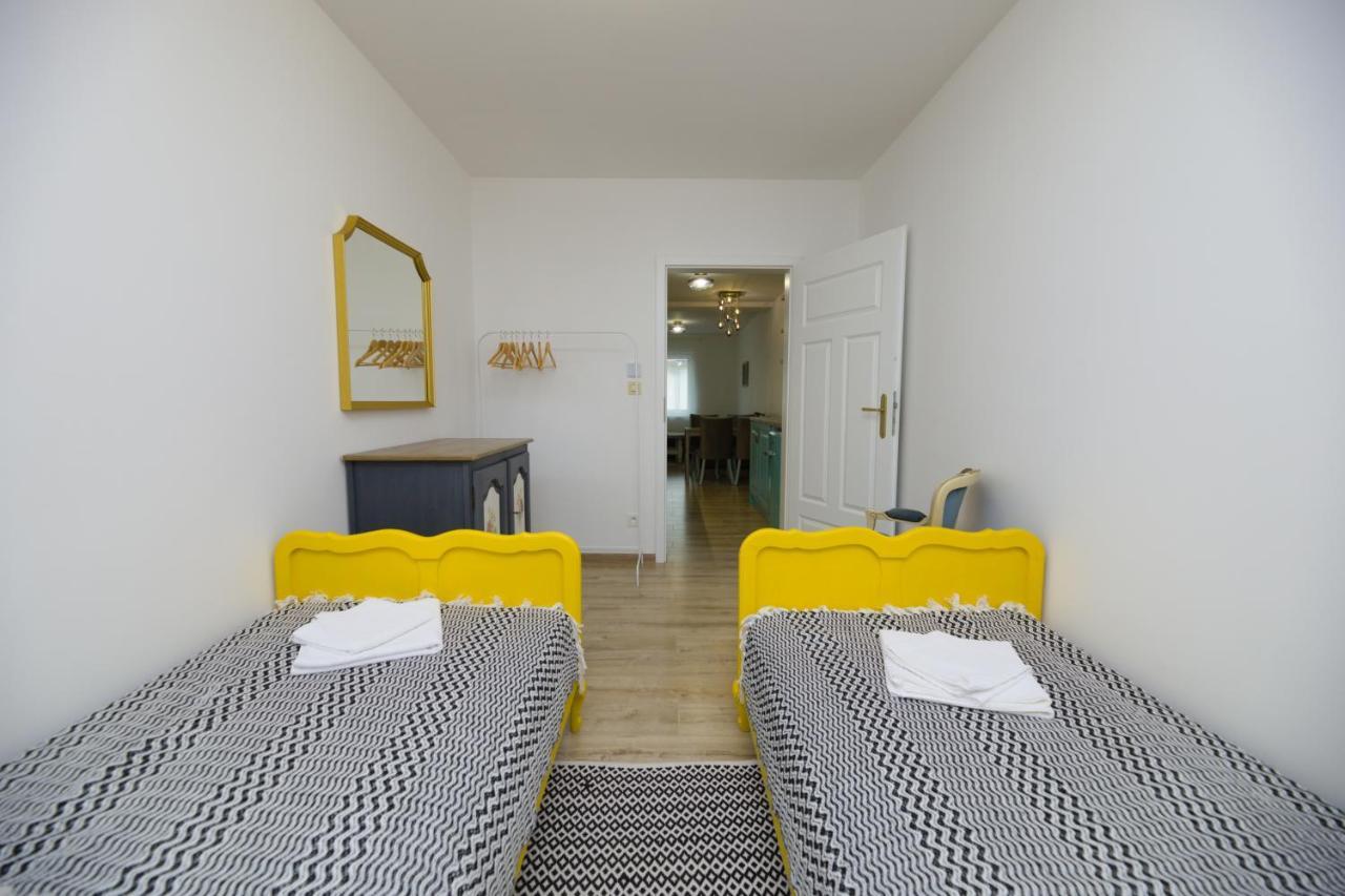 Central Apartment - Folk District Bratislava Bagian luar foto